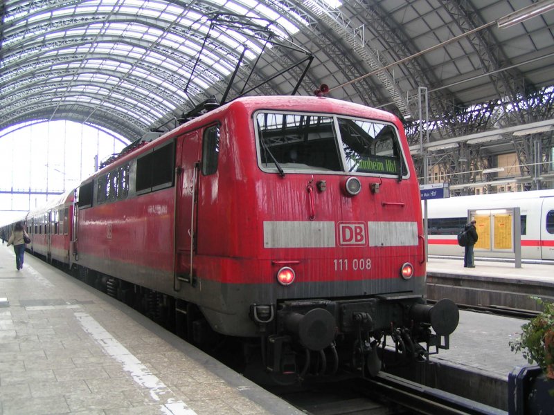 DB111 008 nach einmal Mann heim und drt umkoppeln da ursprnglich 111 108-0 Wendezugsteuerung defekt hat