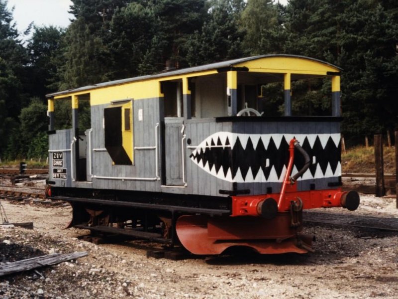 DB993904 ( SHARK , Baujahr 1957) der Strathsprey Steam Railway auf Bahnhof Boat of Garten am 2-8-1999. Bild und scan: Date Jan de Vries.
