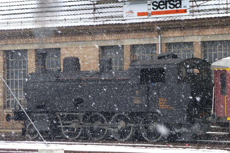 DBB - Im Schneetreiben Eb 3/5  11 im Bahnhofsareal von Burgdorf am 14.02.2009