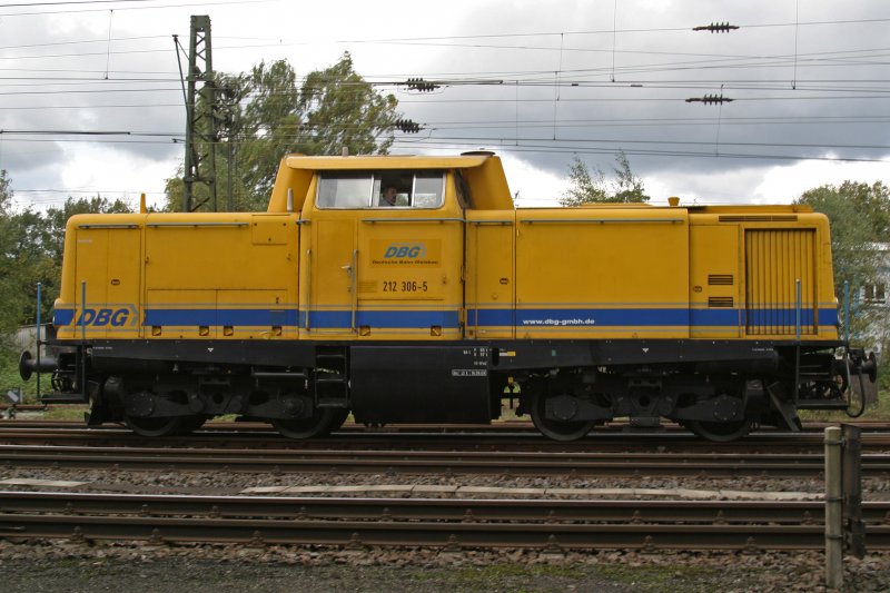 DBG 212 306 fhrt am 12.10.09 in Duisburg-Entenfang ab