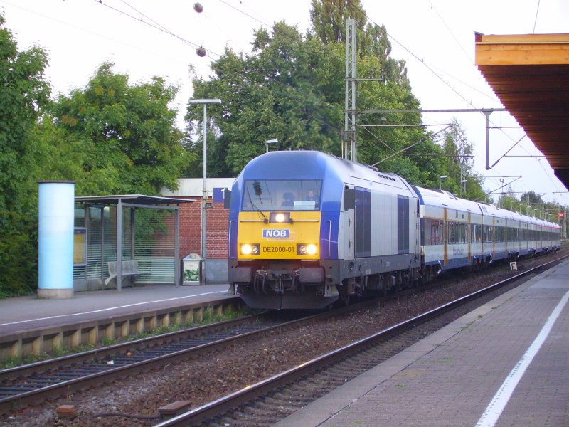 DE 2000-01 mit der NOB nach Westerland beim Halt in Elmshorn. 30.06.08
