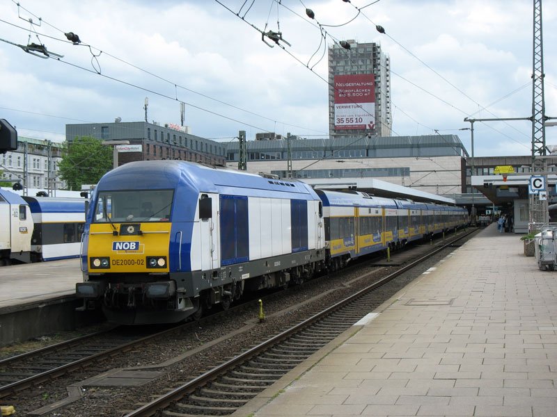 DE 2000-02 mit der NOB 80518 nach Westerland(Sylt);  Hamburg-Altona, 13.05.2007
