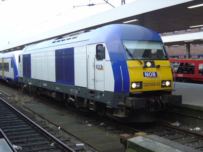 DE 2000-02 (Siemens ER-20) der NOB (Nord-Ostsee-Bahn) ist gerade mit NOB80527 in Hamburg-Altona angekommen. Aufgenommen am 23.4.07
