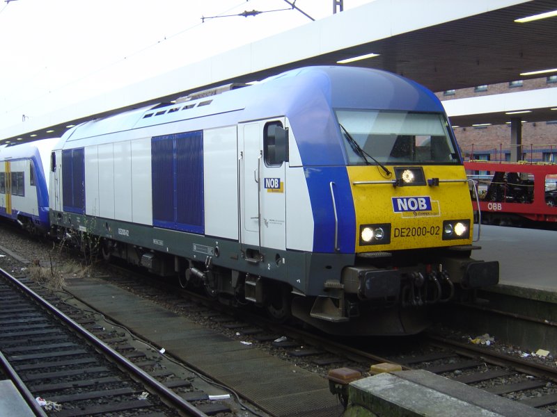 DE 2000-02 (Siemens ER-20) der NOB (Nord-Ostsee-Bahn) ist gerade mit NOB80527 in Hamburg-Altona angekommen. Aufgenommen am 23.4.07