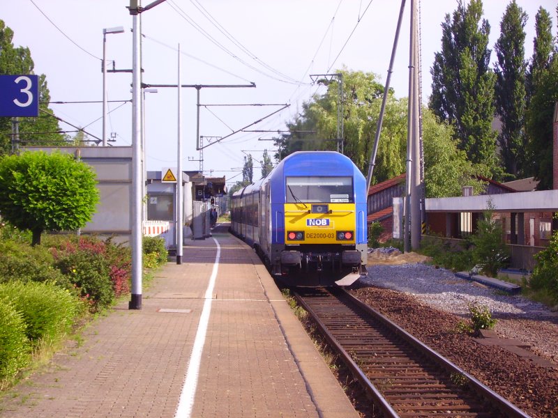 DE 2000-03 verlsst Elmshorn in Richtung Hmaburg-Altona. 22.06.08
