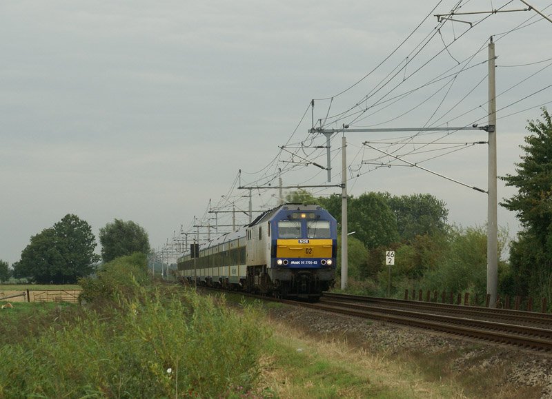 DE 2700-02 am 18.08.2008 mit einer NOB nach Westerland kurz vor Glckstadt.