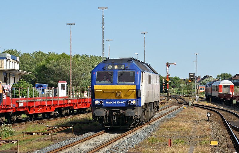 DE 2700-07 fhrt am 23.05.2009 in den Bahnhof von Westerland ein, um anschlieend einen Dampfsonderzug nach Hamburg zu ziehen.