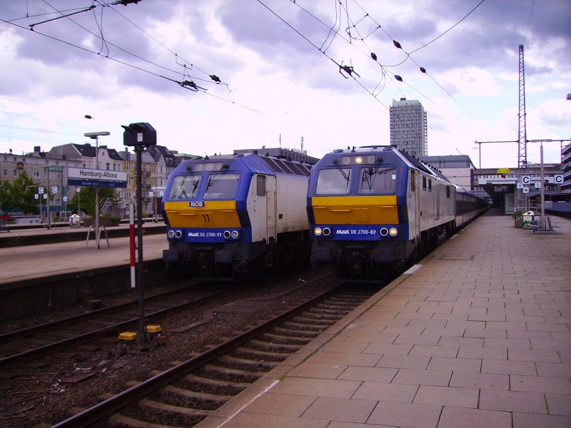 DE 2700-11 und DE 2700-07 stehen in Hamburg-Altona. 30.06.07