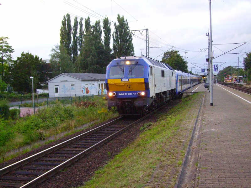 DE 2700-12 verlsst Elmshorn mit der NOB nach Hamburg-Altona. 25.08.07