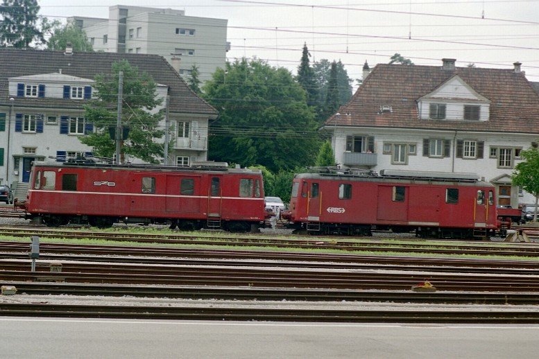 De 4/4 102 + De 4/4 102 am 07.07.2006 in Solothurn abgestellt ...