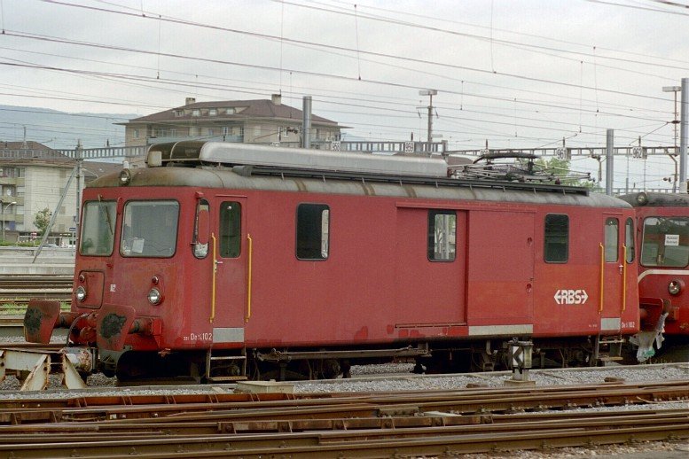 De 4/4 102 am 07.07.2006 in Solothurn * Gtertriebwagen * Baujahr 1965 *  Gewicht 34,70t *  LP 12,80m * Maximale Geschwindigkeit 50 km/h  Lebenslauf: ex SZB De 4/4 36 - 1974 De 4/4 102 - 1984 RBS De 4/4 102. 
  
