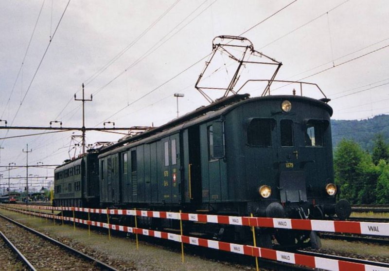 De 4/4 1679 mit Ae 4/7 11905 beim Bahnfest in Wettingen 2003.Hinweis.Gescanntes Foto.