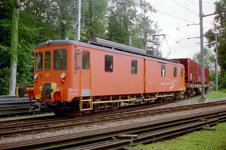 De 4/4 321 im Langental bei Rangierarbeiten in der Kehrichtabfuhr am 07.07.2006