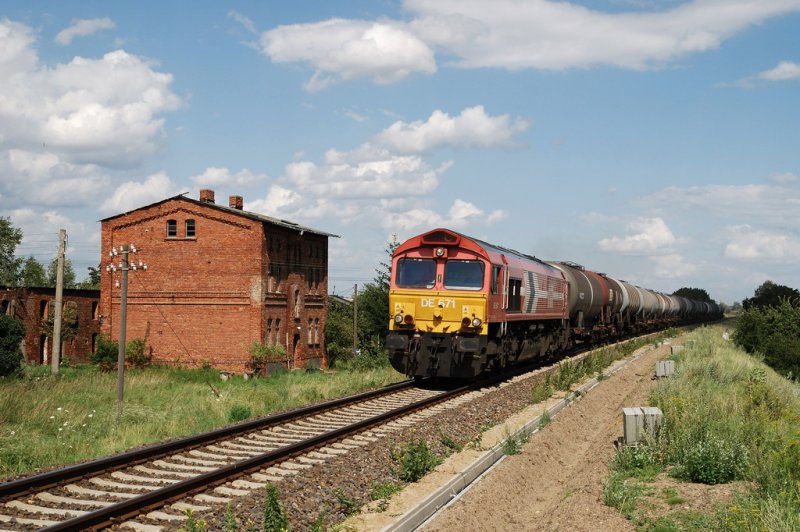 DE 671 der HGK mit einem Kesselzug bei Rosow (27.07.2007)