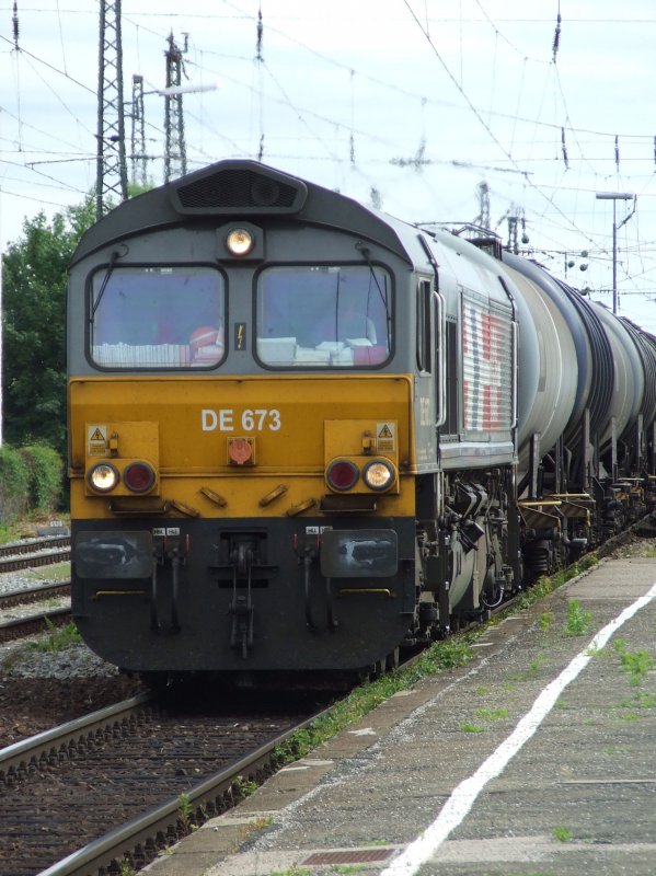 DE 673 der HGK durchfhrt am 08.06.2009 Augsburg-Morellstrasse in Richtung Hauptbahnhof.