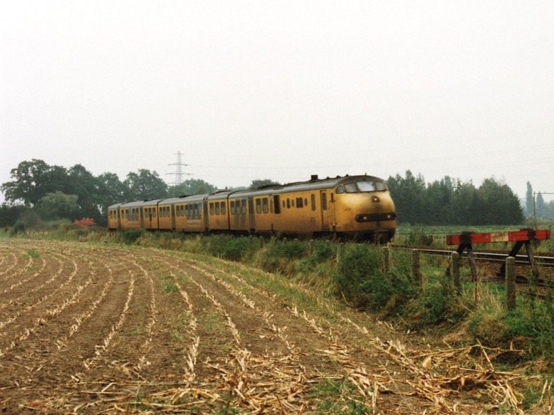 DE III 112 mit Regionalzug 7742 Winterswijk-Arnhem bei Zevenaar am 12-10-1991. Bild und scan: Date Jan de Vries.
