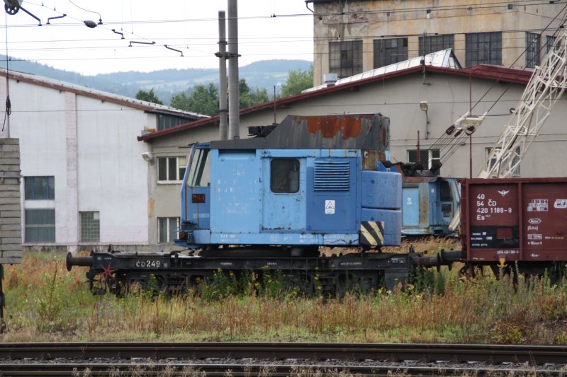Dei Reste eines EDK stehen am 15.07.09 im ehemaligen BW Chomotov (Komutau). Fotografiert von der gegenberliegenden frei zugnglichen Ladestrae.