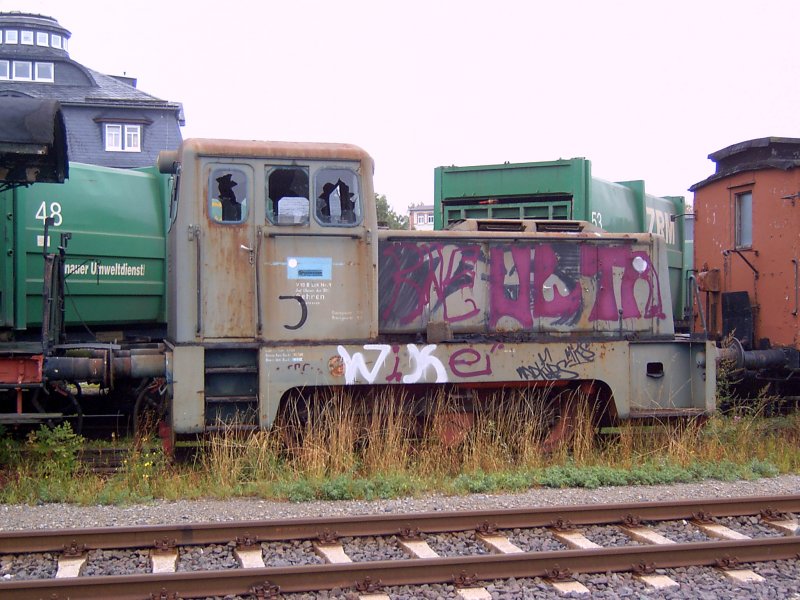 Demolierte V22 in Ilmenau (Thringen).Ob sie jemals wieder aufgebaut wird,steht in den Sternen.Sie steht auf einen Abstellgleis der Rennsteigbahn.