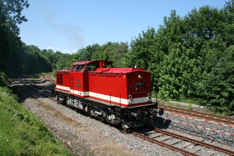 Den Abschluss der Dieselparade machte 112 565-7.Aufgenommen am 24.05.09.