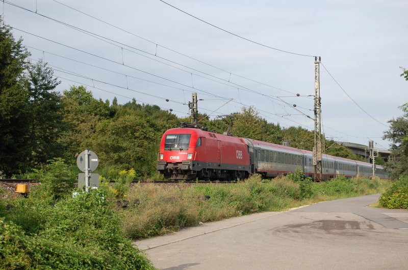 Den Starzug der Filsbahn, den EC 112 konnte ich am 31.7.2009 mit f�hrender 1116 083-5 bei km 25,4 ablichten.