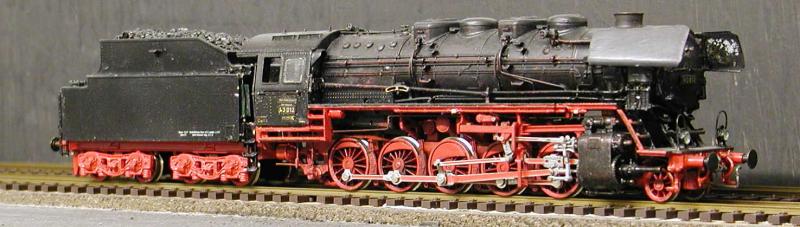 Den Umbau hab ich bei EBAY ersteigert und noch einmal umgebaut zur DDR-Lok. ROCO 44 Basis mit Gnther-Umbau-Satz.