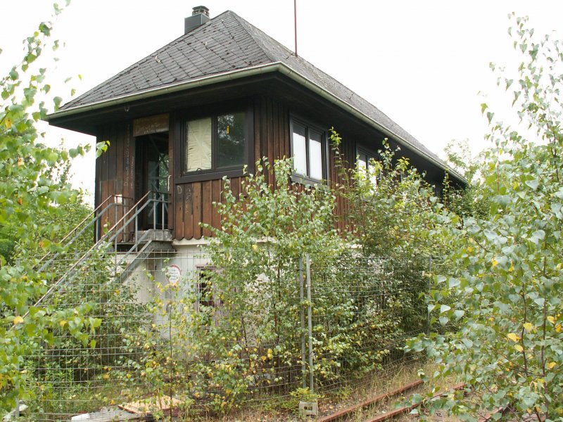 Denkmalgeschtztes Stellwerk des ehemaligen AW Saarbrcken Burbach (bis 1997) im Jahr 2008.