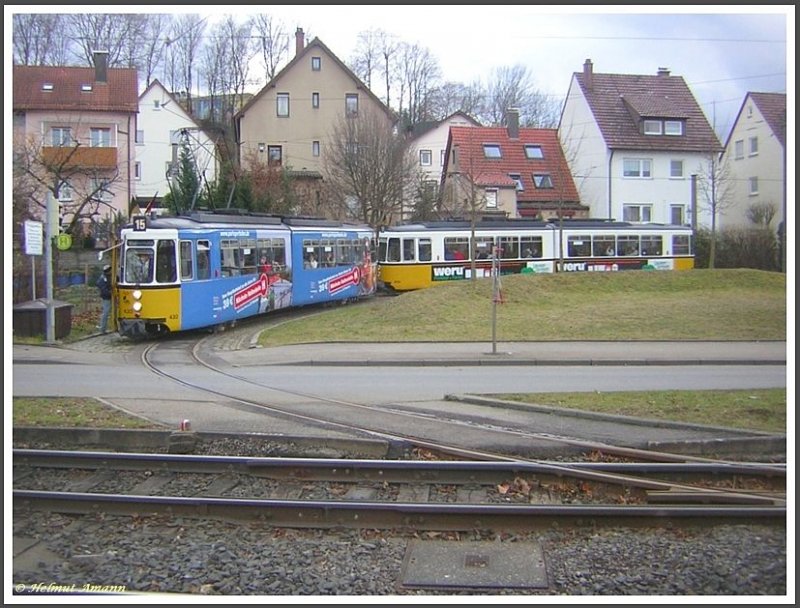 Der 1. Zug der Linie 15 mit den GT4-Triebwagen 430 und 456 an dem letzten Betriebstag dieser Linie am 08.12.2007 in der Wendeschleife am Kelterplatz in Zuffenhausen.