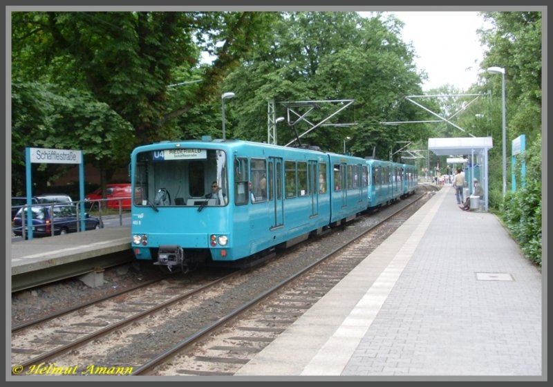 Der 1. Zug der Linie U4 mit den U3-Triebwagen 465, 472 und 456 am 15.06.2008 bei Ankunft an der neuen Endstation Schfflestrae. Durch die neue Endstation ist die U4 jetzt nicht mehr die einzige echte U-Bahn-Linie in Frankfurt am Main, vor der Verlngerung verkehrte sie rein unterirdisch, jetzt hat sie als Versuch mindestens fr ein halbes Jahr die erste oberirdische Station.