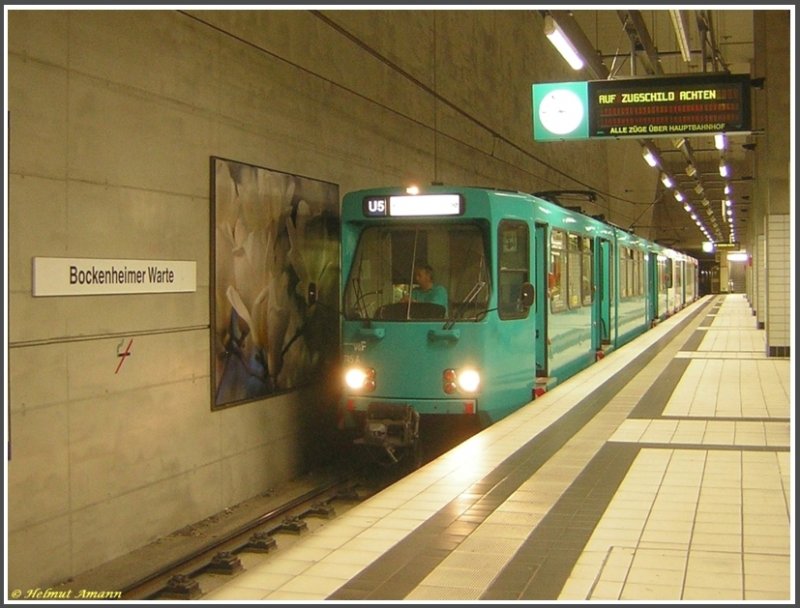 Der 1. Zug der Linie U5 stand am 29.07.2007 mit den Ptb-Triebwagen 735 und 745 abfahrbereit an der Station Bockenheimer Warte, wo die U5 abweichend von ihrem normalen Linienweg nur ersatzweise fr die auf Grund von Gleisbauarbeiten unterbrochene Linie U4 verkehrte.