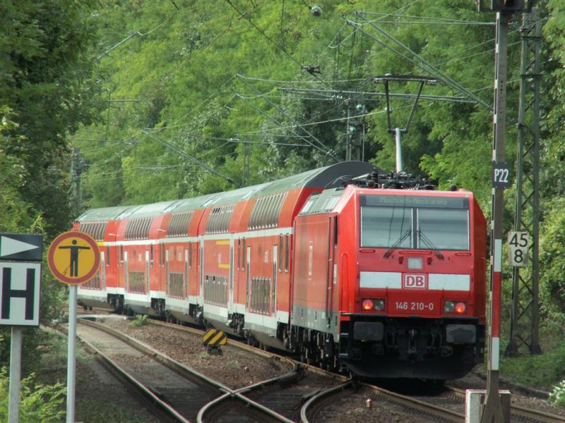 Der 146 210-0 verlasst am 10-Aug-08 Neckarzimmern richting Neckarelz.