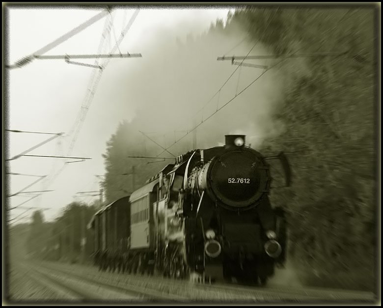 Der 3. Tag der IGE Veranstaltung  Dampfspektakel im Weinviertel  begann in Korneuburg. Zu diesem Zweck wurde der GmP gezogen von 52.7612 als Lp 32420 von Wien Sd nach Korneuburg berstellt. Die Aufnahme entstand am 23.9.2006 kurz nach der Haltestelle Bisamberg.
