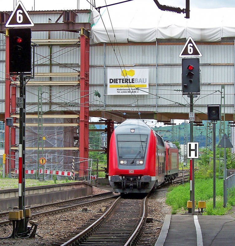 Der 31101, mit dem Pendelfahrten zum Sommerfest in Freiburg(Breisgau)Hbf durchgefhrt worden, bestand lediglich aus einem Dosto-Steuerwagen und 146 110.