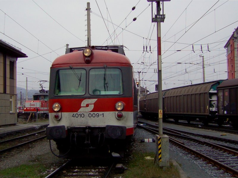 Der 4010 009 am 13.12.2008 bei der Bereitstellung in Salzburg Hbf zu seinem Letztem Planeinsatz nach Graz. 