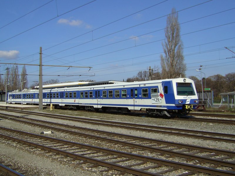 Der 4020 207 am 15.03.2008 bei der Ausfahrt in Wien Sdbahnhof. 