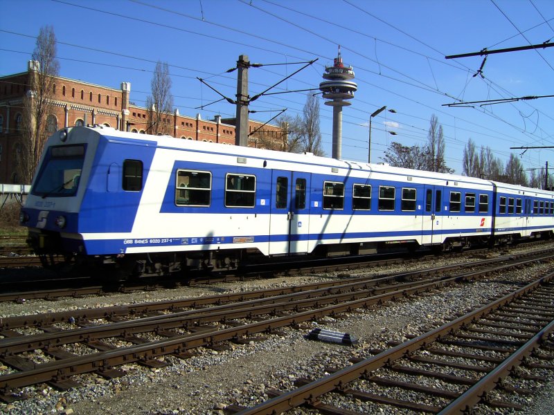 Der 4020 237 am 15.03.2008 bei der Einfahrt in Wien Sdbahnhof. 