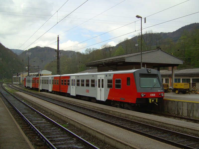 Der 4020 318 am 19.04.2008 bei der Zugkreuzung mit unserem Sonderzug in Kleinfeifling. 