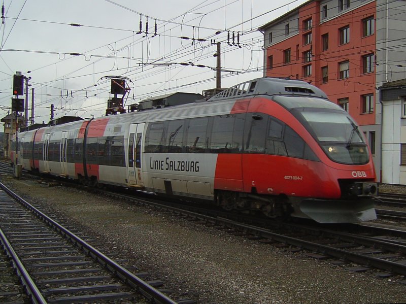 Der 4023 004 am 02.02.2008 bei der Einfahrt in Salzburg Hbf. 