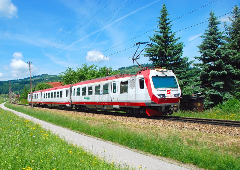 Der 4090 001 brachte am 20.5.2009 einen Regionalzug nach Laubenbachmhele. (Ausfahrt Kirchberg an der Pielach)