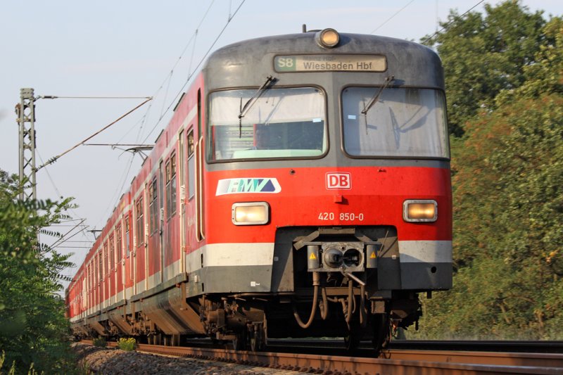 Der 420 850-0 als S8 Richtung Wiesbaden, am 20,08,09