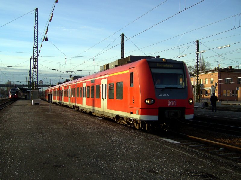 Der 425 048 am 05.02.2008 auf Gleis 6 in Rosenheim. 
