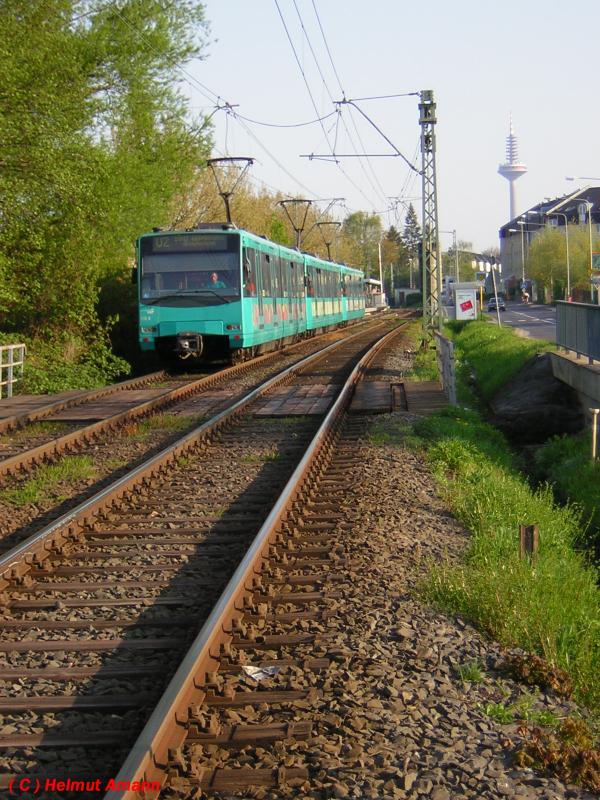 Der 6. Zug der Linie U 2 fuhr in der Wagenreihung 518+517+515 am 22.04.2005 aus der Station Sandelmhle in Richtung Bad Homburg aus.