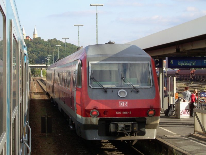 Der 610 006 am 19.09.2008 bei der Ausfahrt aus Schwandorf. 