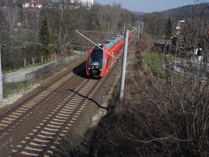 Der 618 im Frhjahr 2005 in Bad Sulza in Richtung Naumburg/Leipzig. Auffllig hierbei sind die Zugschlusstafeln. Scheinbar sind die Rcklichtbirnen kaputt ;-)