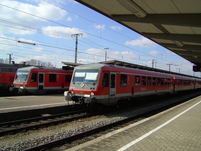 Der 628 241 und der 628 248 am 24.03.2008 in Augsburg Hbf. 