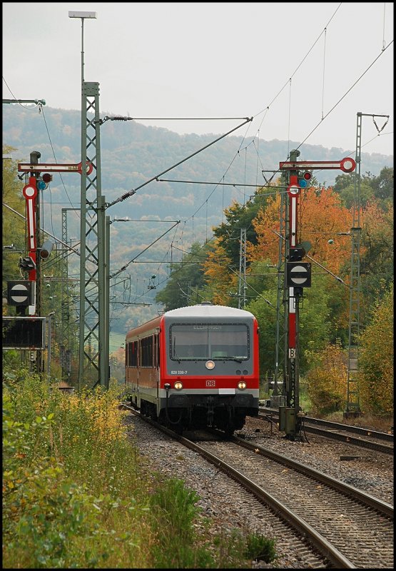 Der 628 338 auf der Fahrt nach Ellwangen. Aufgenommen am 08.Oktober 2008 in Goldshfe.