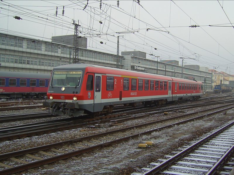 Der 628 419 am 21.12.2007 bei der Ausfahrt in Regensburg Hbf. 