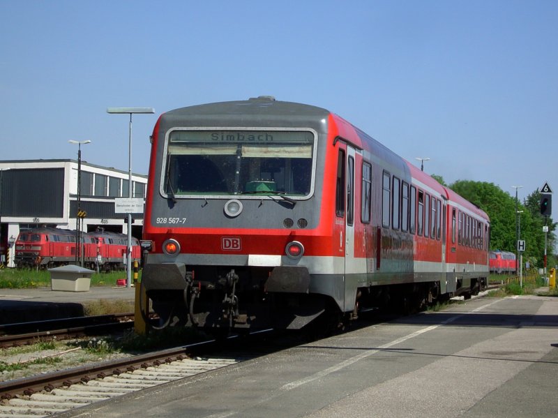 Der 628 567 am 14.05.2008 bei der Ausfahrt aus Mhldorf nach Simbach am Inn. 