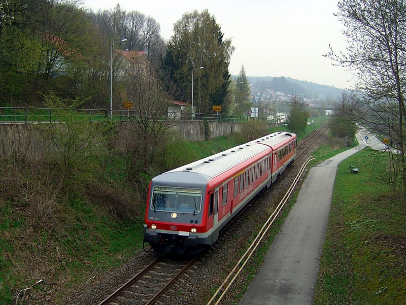 Der 628 570 am 12.04.2008 unterwegs auf der Rottalbahn bei Pfarrkirchen