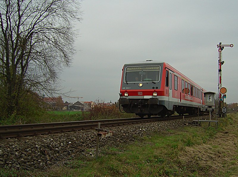 Der 628 612 unterwegs von Burghausen nach Mhldorf am 30.10.2007 bei Alttting. 
