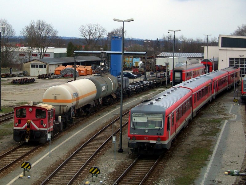 Der 628 649 und die 335 113 am 23.03.2008 in Mhldorf.